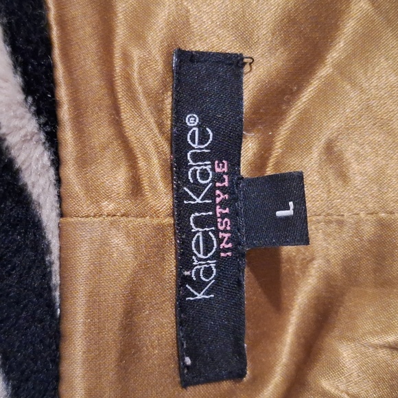 Very Classy Animal Print Jacket - Picture 3 of 3